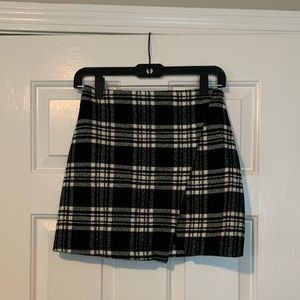 Abercrombie & Fitch Black and White Plaid Skirt